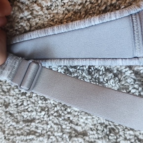 ~Victoria's Secret~ NWT, Knockout Sports Bra w/Medium Support - Picture 4 of 6